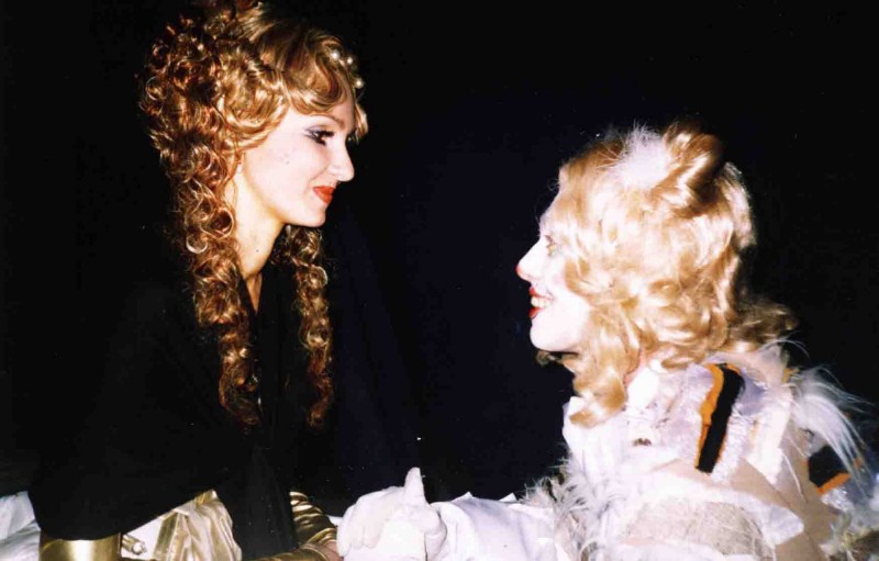 ���� ������ �������� �� ��� � ���������. �� �������� ������� "��� � �������". �� "�����������" 2003. � ���� ���� - �. � ���� ��������� - ������� ���������.