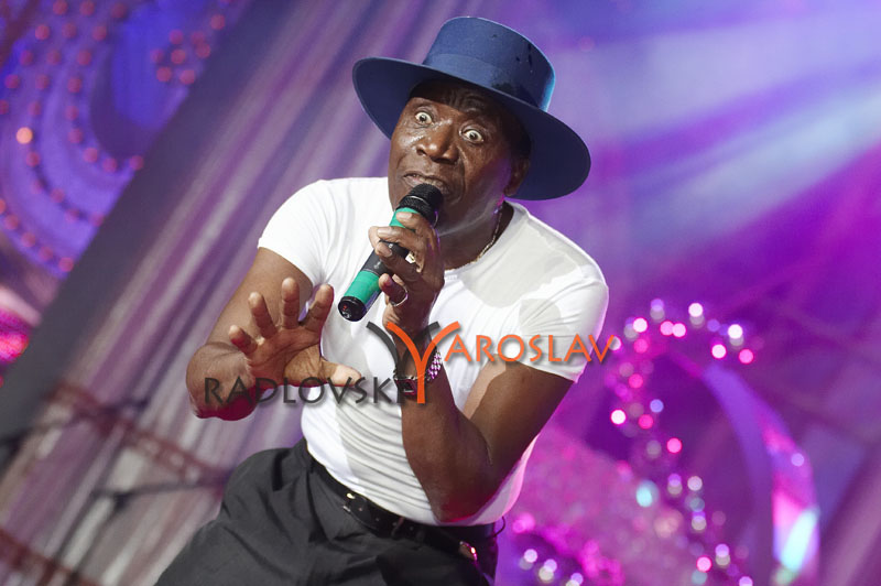    - Afric Simone -  . Hafanana:)    .   "- -   "  9  2006 