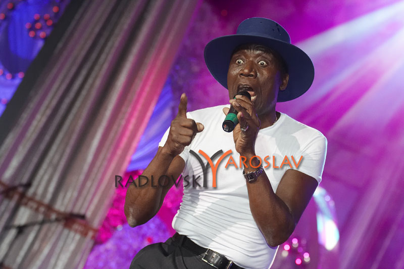    - Afric Simone -  . Hafanana:)    .   "- -   "  9  2006 