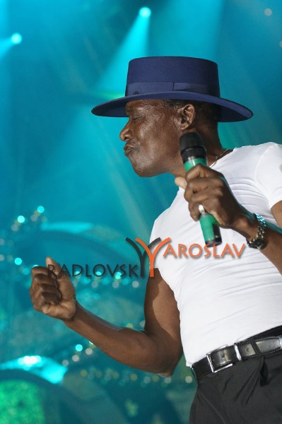    - Afric Simone -  . Hafanana:)    .   "- -   "  9  2006 