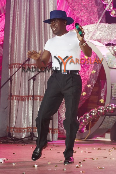    - Afric Simone -  . Hafanana:)    .   "- -   "  9  2006 