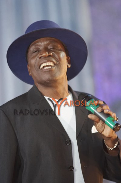    - Afric Simone -  . Hafanana:)    .   "- -   "  9  2006 