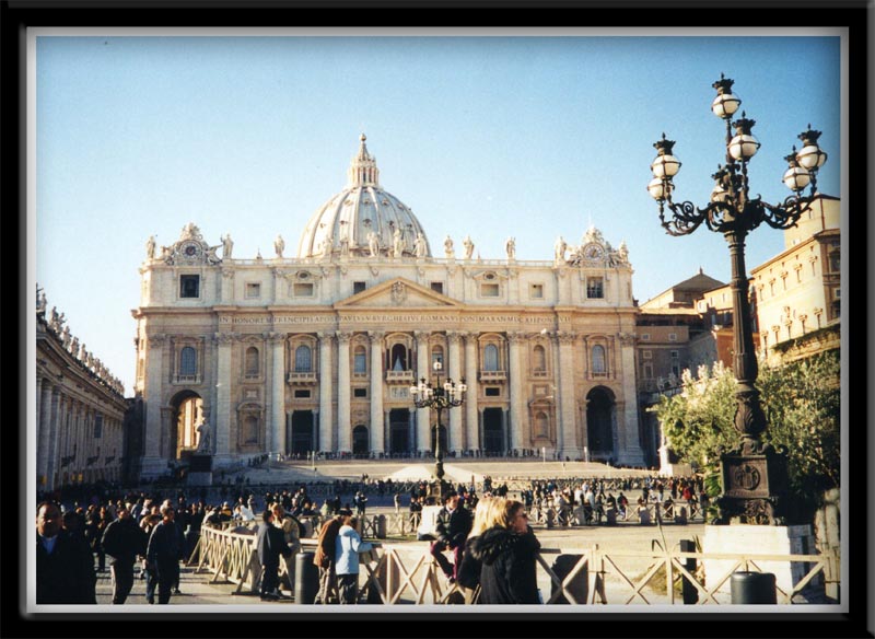    - Roma, Italia San Pietro