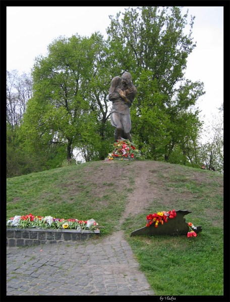 фото альбом Праздники - День победы 9 мая Памятник Великой Отечественной Войне 9 мая 2005г. Наши ветераны