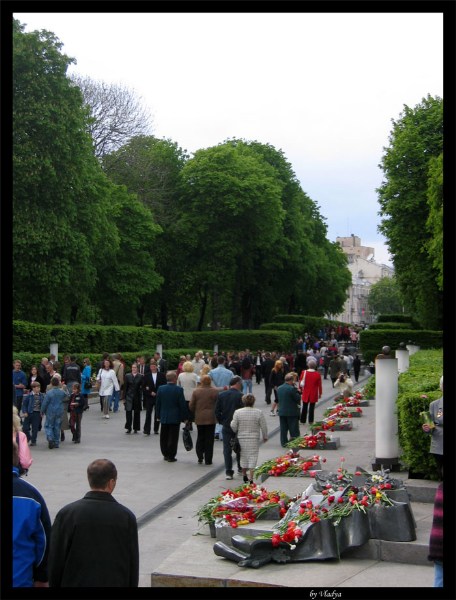 фото альбом Праздники - День победы 9 мая Памятник Великой Отечественной Войне 9 мая 2005г. Наши ветераны