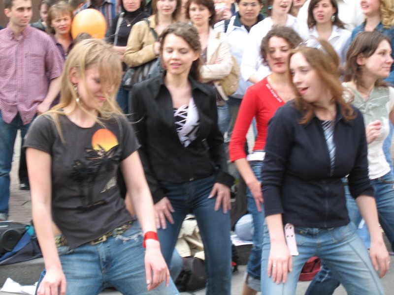    .     ....)))))    )))