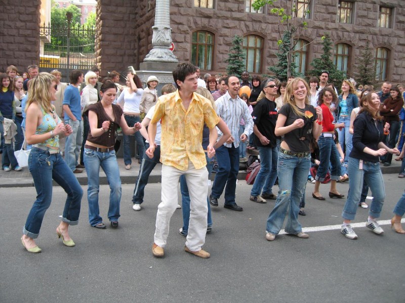    .     ....)))))    )))