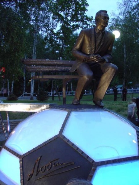    - Pictures from Ukraine (Pictures of famous places in Uk Famous soccer couch Loboda