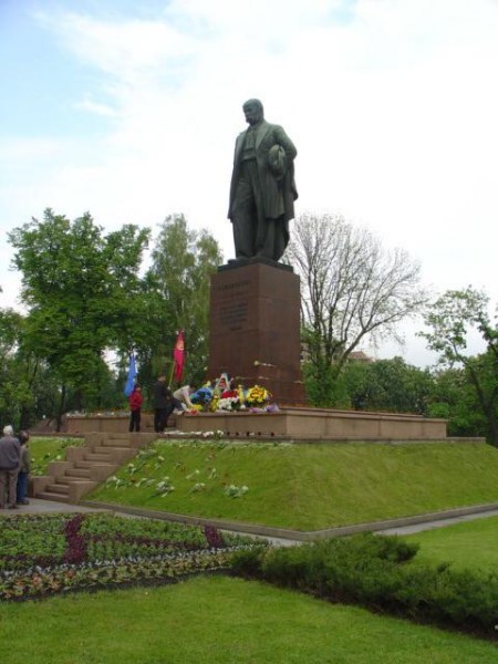    - Pictures from Ukraine (Pictures of famous places in Uk Monument to Taras Shevchenko
