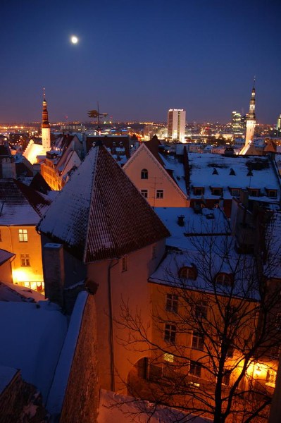���������� ������ ������ - Tallinn 2005-2006 Tallinn at winter night