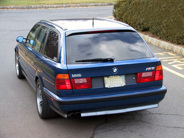   BMW E34 Touring.    