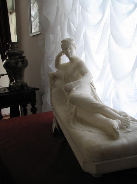   Ͳ       .    , , , .      19 .   ,     .