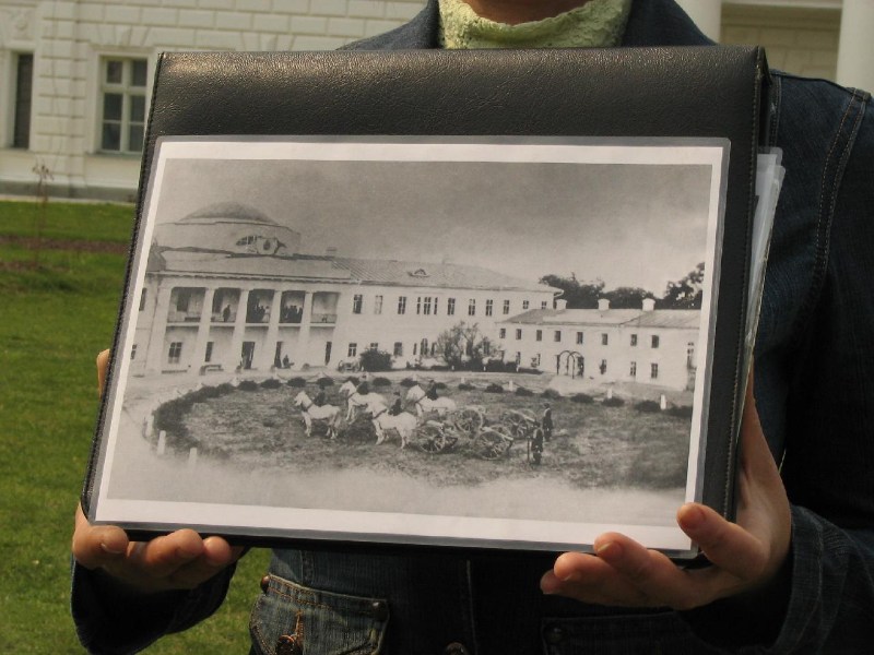   Ͳ       .    , , , .      19 .   ,     .