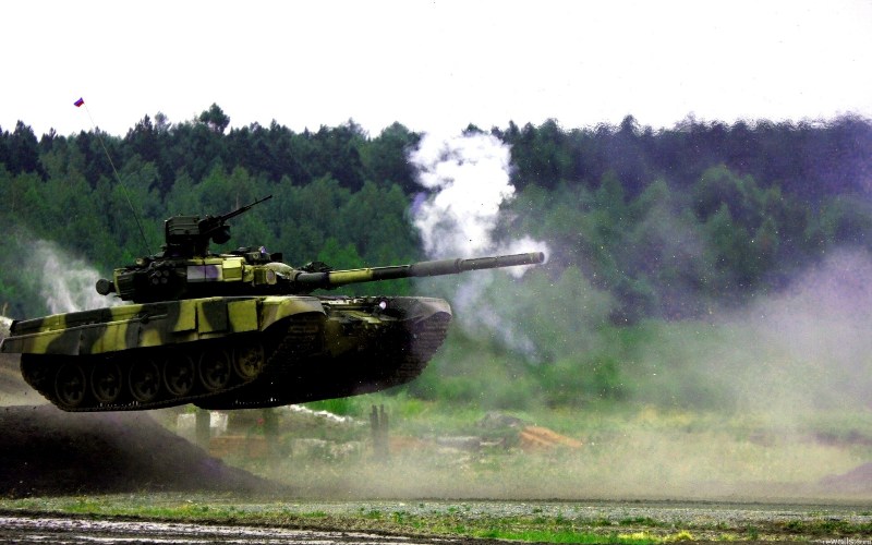     255746_t-90_-tank_-polet_-vystrel_avtomobili_mashiny_avto_1920x1200_(www.GdeFon.ru).jpg